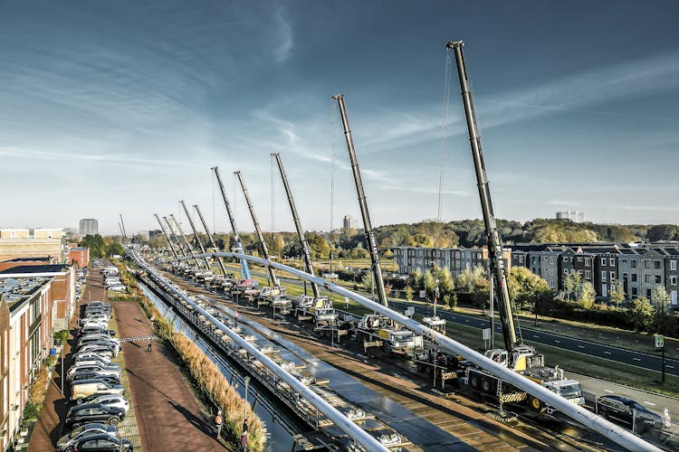 12 Mobile Cranes Craft the Future of Sustainable Energy in Delft