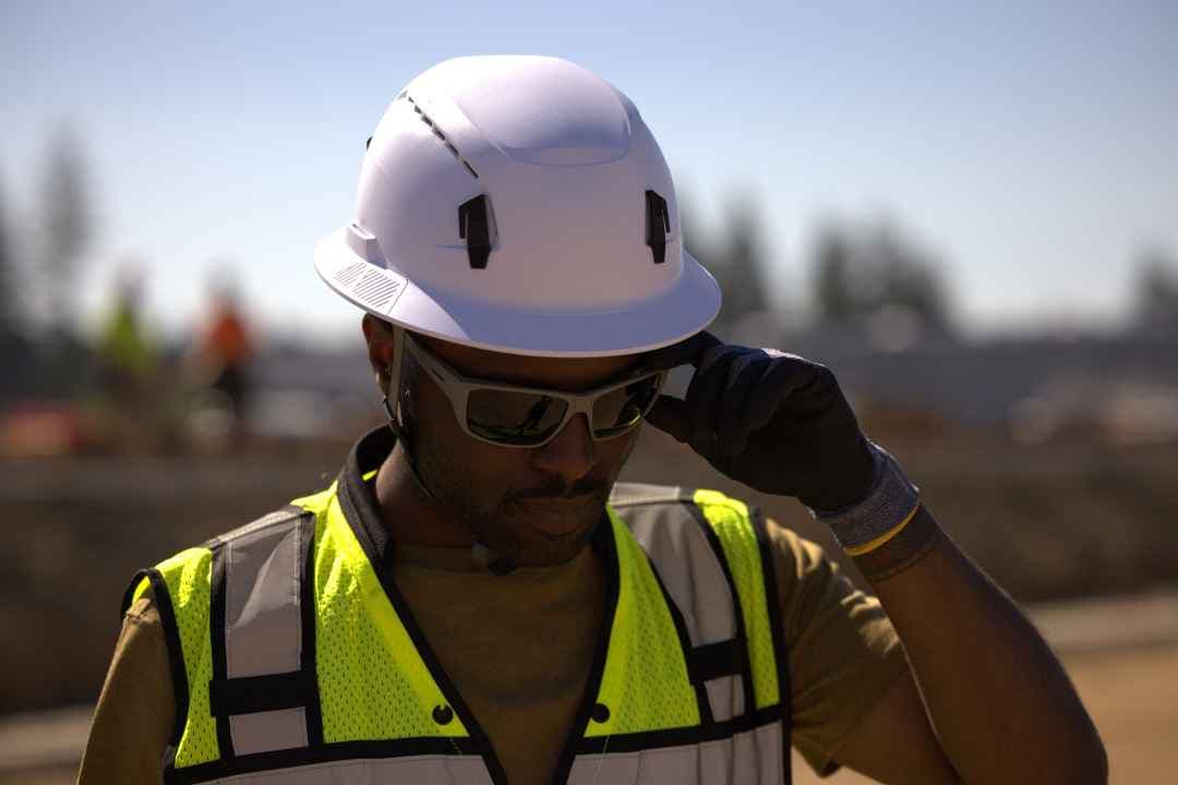 STUDSON Debuts Impact-Resistant Eyewear for Industrial Safety