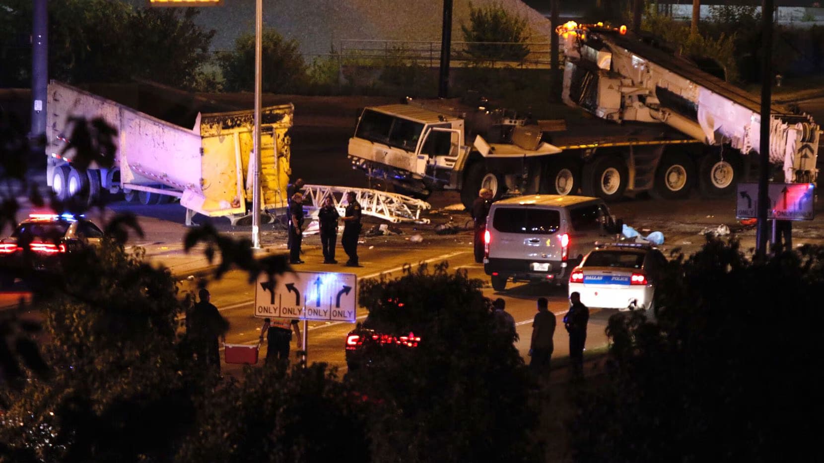 Crane on way to remove Robert E. Lee statue in deadly crash in Dallas
