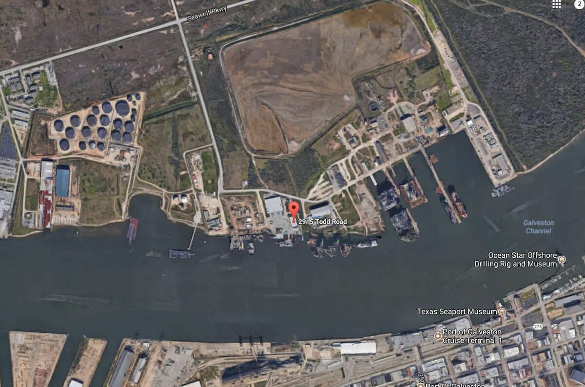 2 workers die when crane topples on dock in Southeast Texas
