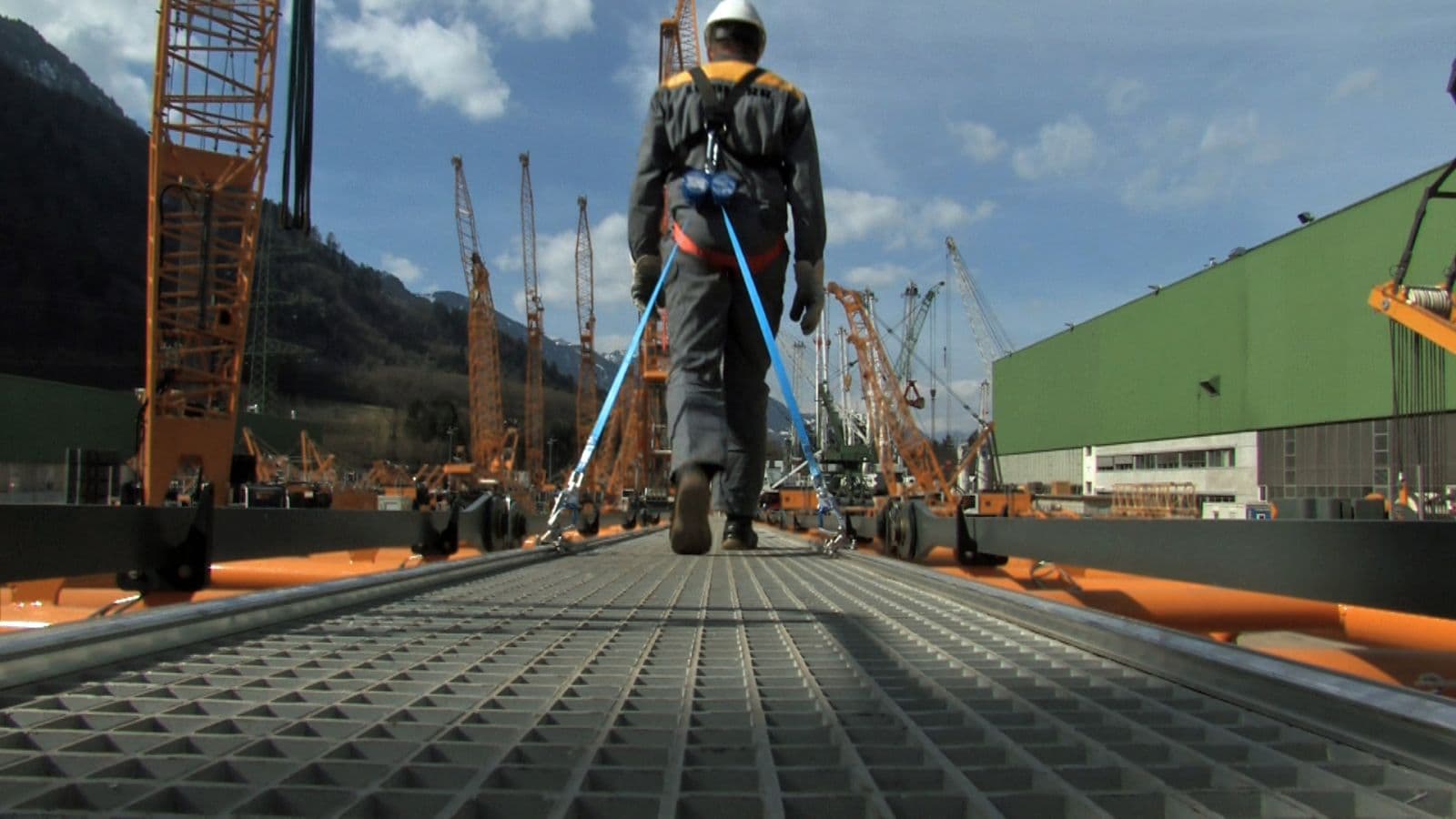 Liebherr Fall Protection System Adds Safety During Lattice-Boom Assembly
