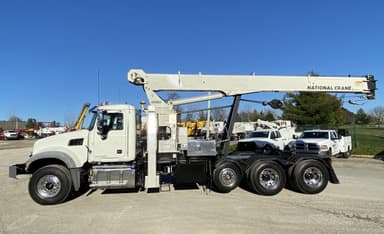 National Crane Boom Truck 671E2
