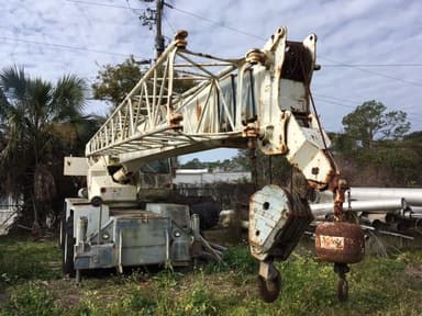 Clark Rough Terrain Crane Cn128