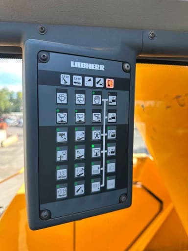 2015 LIEBHERR LTM 1130-5.1 165 US TON CLASS (130 METRIC TON) ALL TERRAIN CRANE