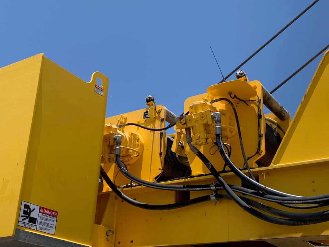 Close-up of a BRADEN HP planetary hoist mounted on a Manitowoc mobile crane
