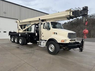 National Crane Boom Truck 1400A 213296